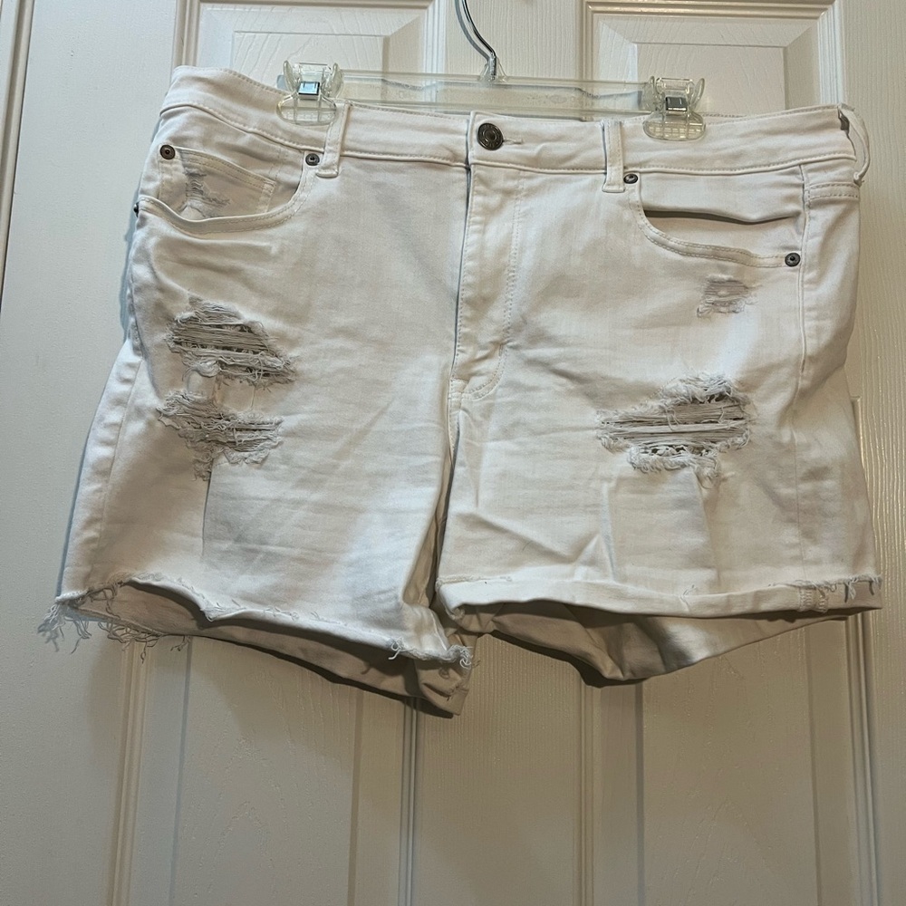 🦋 Nwot American Eagle Outfitters White Distressed Denim Shorts size 18
